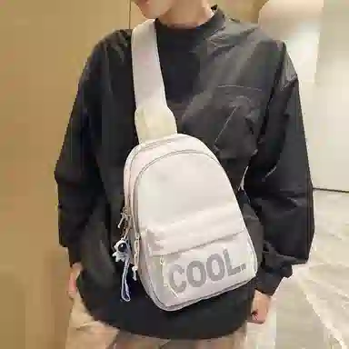 德力熊胸包尼龙男女通用多色韩版撞色斜挎包休闲百搭旅行耐用小背包