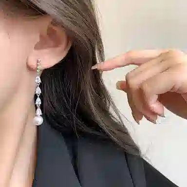 彤彤兔 韩系轻奢锆石长款仿珍珠耳坠气质高级感小众复古气质法式 树脂 耳环 女款