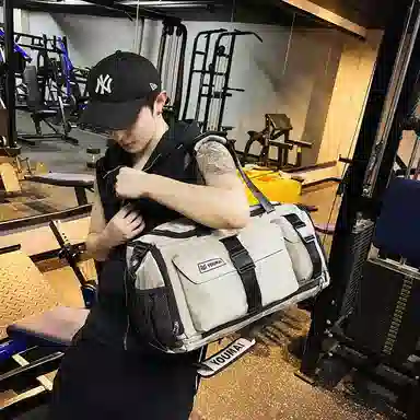 德力熊 轻便训练 尼龙 健身包 男女同款情侣款 多色