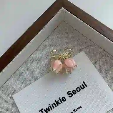 彤彤兔 春天甜美粉色铃兰花抓夹小号侧边刘海夹公主头网红鲨鱼夹气质 发夹 女款