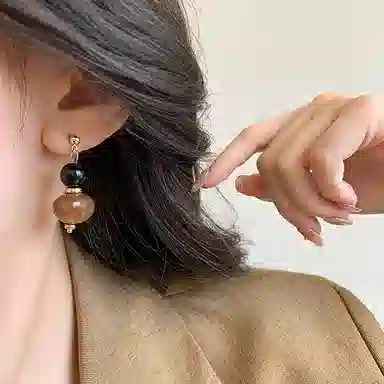 彤彤兔 港风复古美拉德串珠时尚个性冷淡风高级感 树脂 耳环 女款