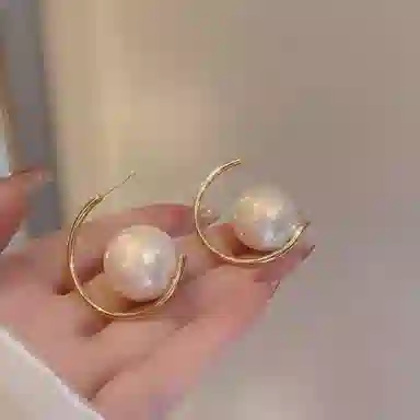 彤彤兔    个性夸张大珍珠耳钉女耳环小众设计感高级感洋气耳饰品
