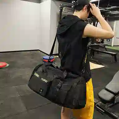 德力熊 训练潮牌 尼龙 健身包 男女同款情侣款 黑色粉色卡其色红色黄色军绿色蓝色