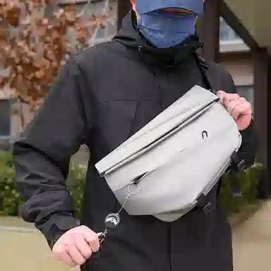 德力熊 机能机车挎包 牛津布 胸包 常规 男款 银色/灰色/黑色