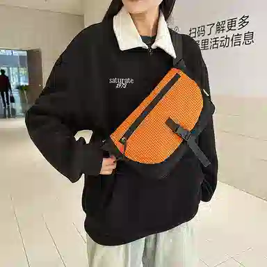 小众设计日常休闲通勤质感胸包运动出行旅行邮差包骑行包小方包 尼龙 斜挎包 男女同款情侣款 多色