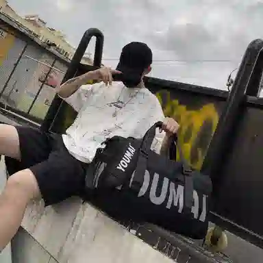 德力熊 大容量休闲短途 尼龙 健身包 男女同款情侣款 多色