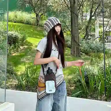 运动轻便外出潮牌旅游 复合布 手机包 男女同款情侣款 多色