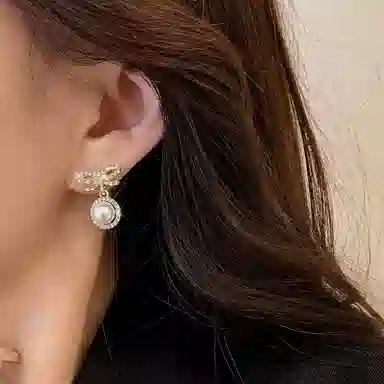 彤彤兔        珍珠小香风蝴蝶结耳环女气质小众甜美水钻耳钉耳饰