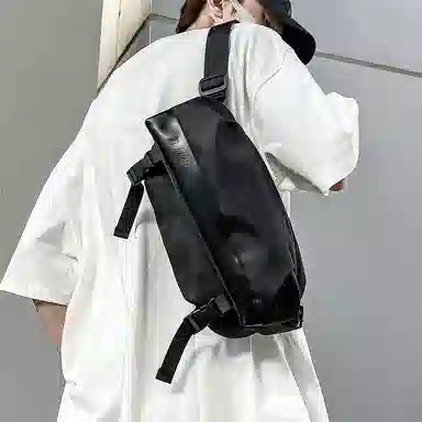 德力熊 百搭时尚运动 超纤 胸包 男女同款情侣款 黑白拼色/黑色