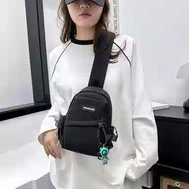 彤彤兔 简约撞色街头潮流运动 尼龙 胸包 女款 白色/灰紫蓝/黑色/黑白红