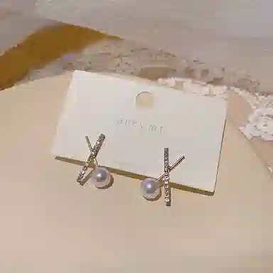 彤彤兔 交叉仿珍珠女韩国气质网红简约冷淡风耳钉通勤 树脂 耳环 女款