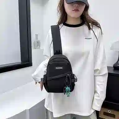 彤彤兔 简约撞色街头潮流运动 尼龙 胸包 女款 白色/灰紫蓝/黑色/黑白红