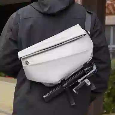 德力熊 机能机车挎包 牛津布 胸包 常规 男款 银色/灰色/黑色