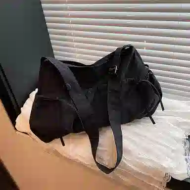 德力熊 小众设计休闲斜挎包纯色褶皱抽绳轻便 尼龙 单肩包 女款 黑色/灰色/白色/黄色/蓝色