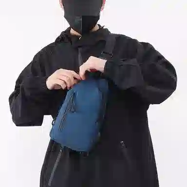 彤彤兔 潮流时尚百搭 皮膜 胸包单肩包 男款 多色