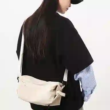 德力熊 时尚休闲 尼龙 胸包 男女同款情侣款 多色