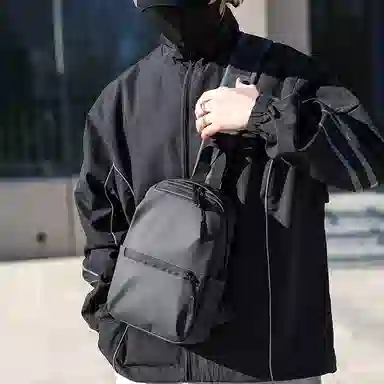 彤彤兔 时尚潮流高级感多功能简约防水 牛津布 斜挎包胸包 男款 灰色/黑色