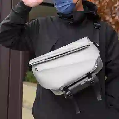 德力熊 机能机车挎包 牛津布 胸包 常规 男款 银色/灰色/黑色