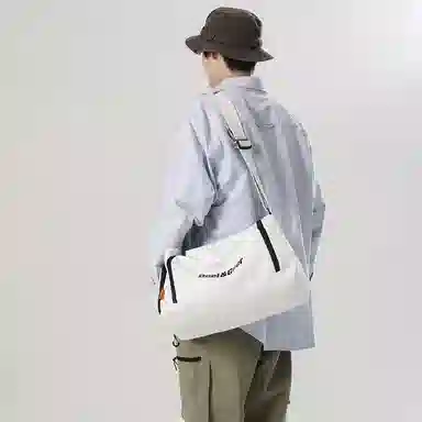 德力熊 大容量单肩篮球包手提百搭简约时尚运动健身包轻便出差行李包 牛津布 斜挎包 常规 男女同款情侣款 多色