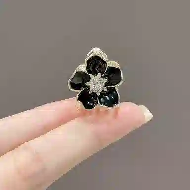 彤彤兔 黑色山茶花刘海头顶抓夹高级感精致小花朵发卡小巧顶夹头饰 发夹 女款