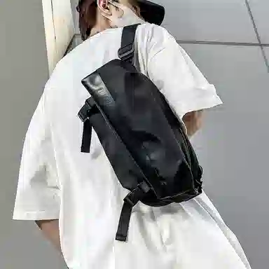 德力熊 百搭时尚运动 超纤 胸包 男女同款情侣款 黑白拼色/黑色