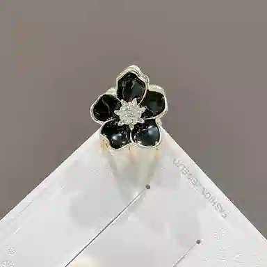 彤彤兔 黑色山茶花刘海头顶抓夹高级感精致小花朵发卡小巧顶夹头饰 发夹 女款