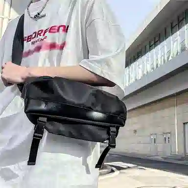 德力熊 百搭时尚运动 超纤 胸包 男女同款情侣款 黑白拼色/黑色