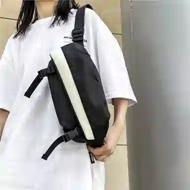 德力熊 百搭时尚运动 超纤 胸包 男女同款情侣款 黑白拼色/黑色