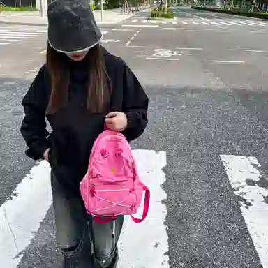 彤彤兔 轻便登山高颜值初 水洗布 双肩包 大号 男女同款情侣款 多色