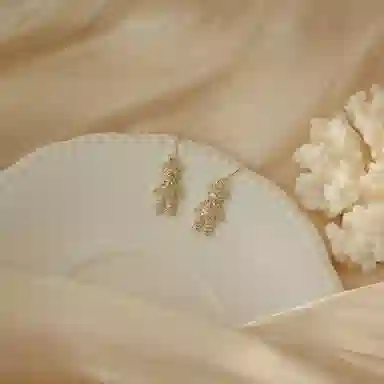 彤彤兔 可爱蝴蝶结小熊闪钻精致气质 锆石 耳环 女款