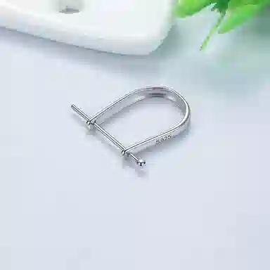 925