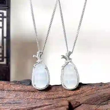925