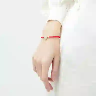 925