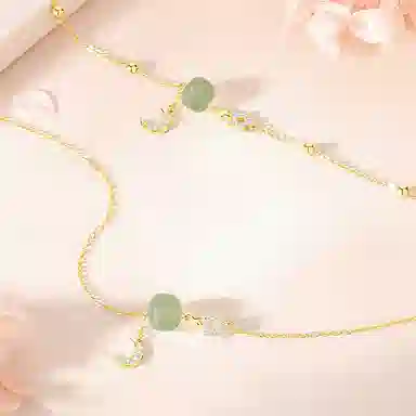 925
