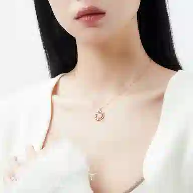 925
