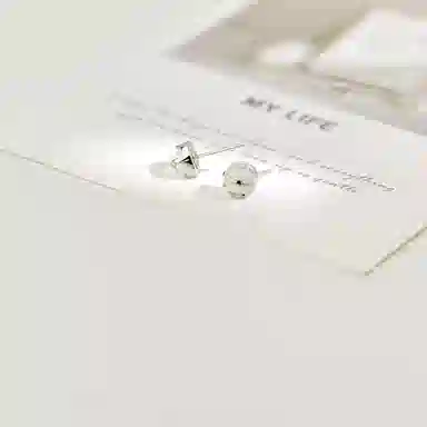 925