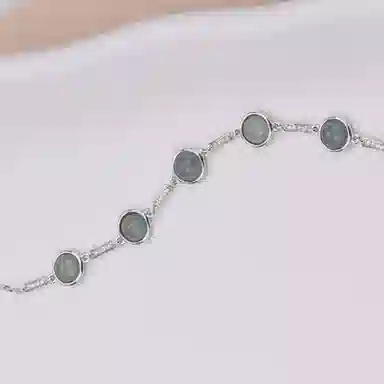 925