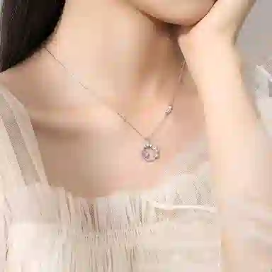 925