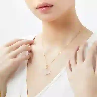 925
