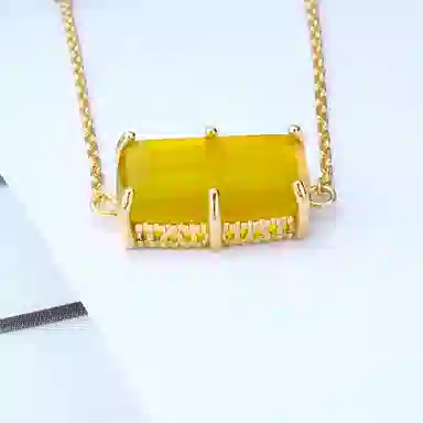 925