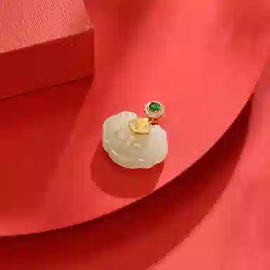 925