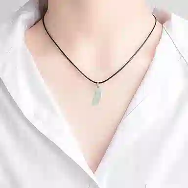 925