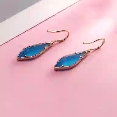 925