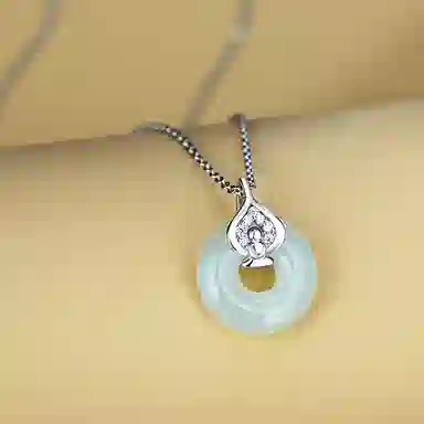 925