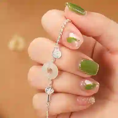 925