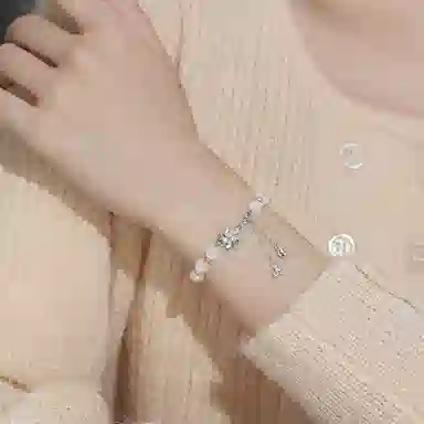 925