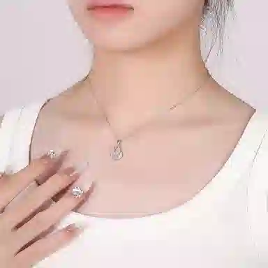 925