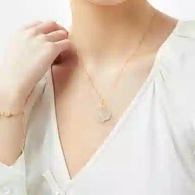 925