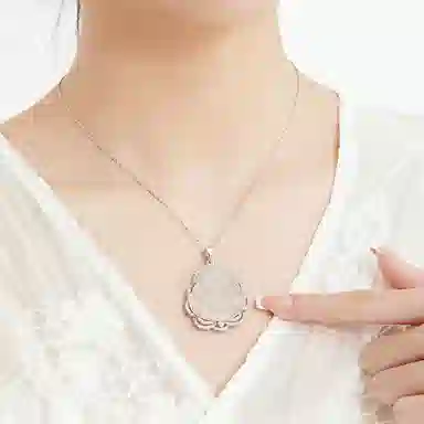 925