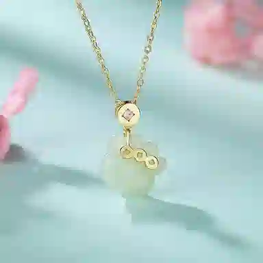 925